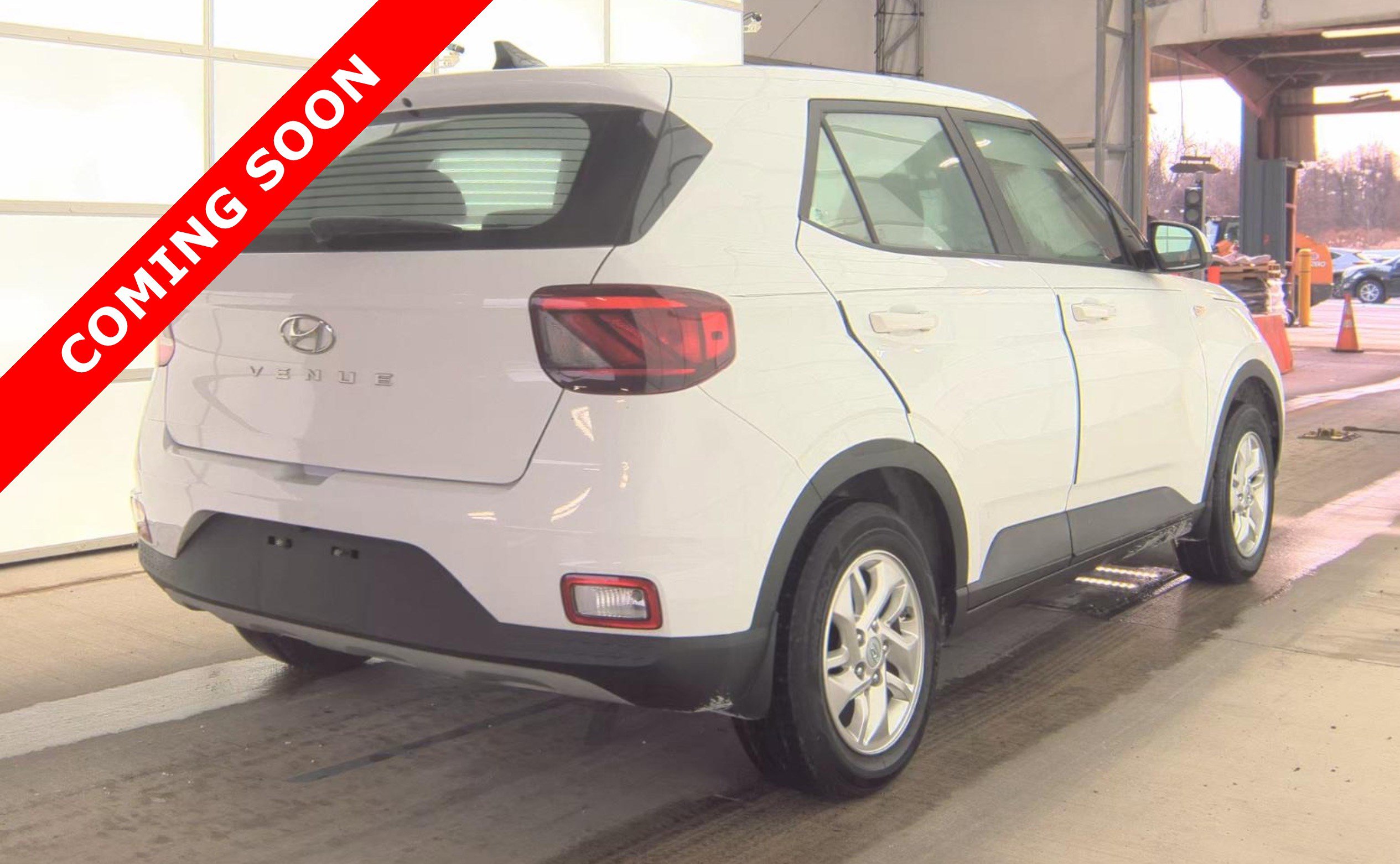 Used 2021 Hyundai Venue SE image 4