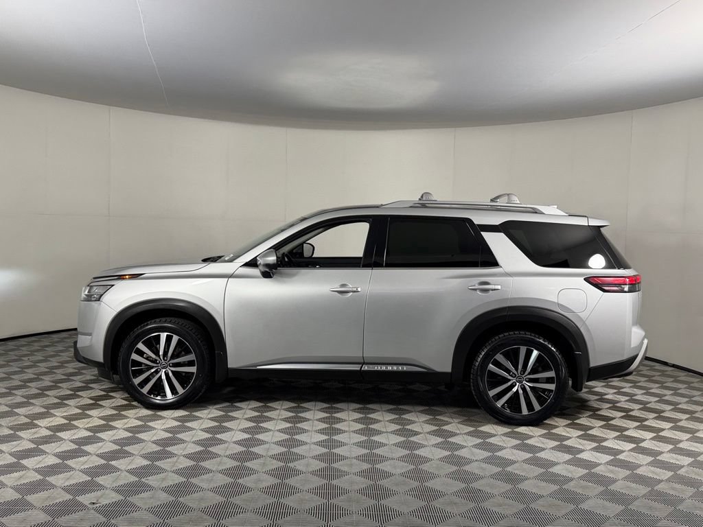 Used 2024 Nissan Pathfinder Platinum AWD/4WD image 13