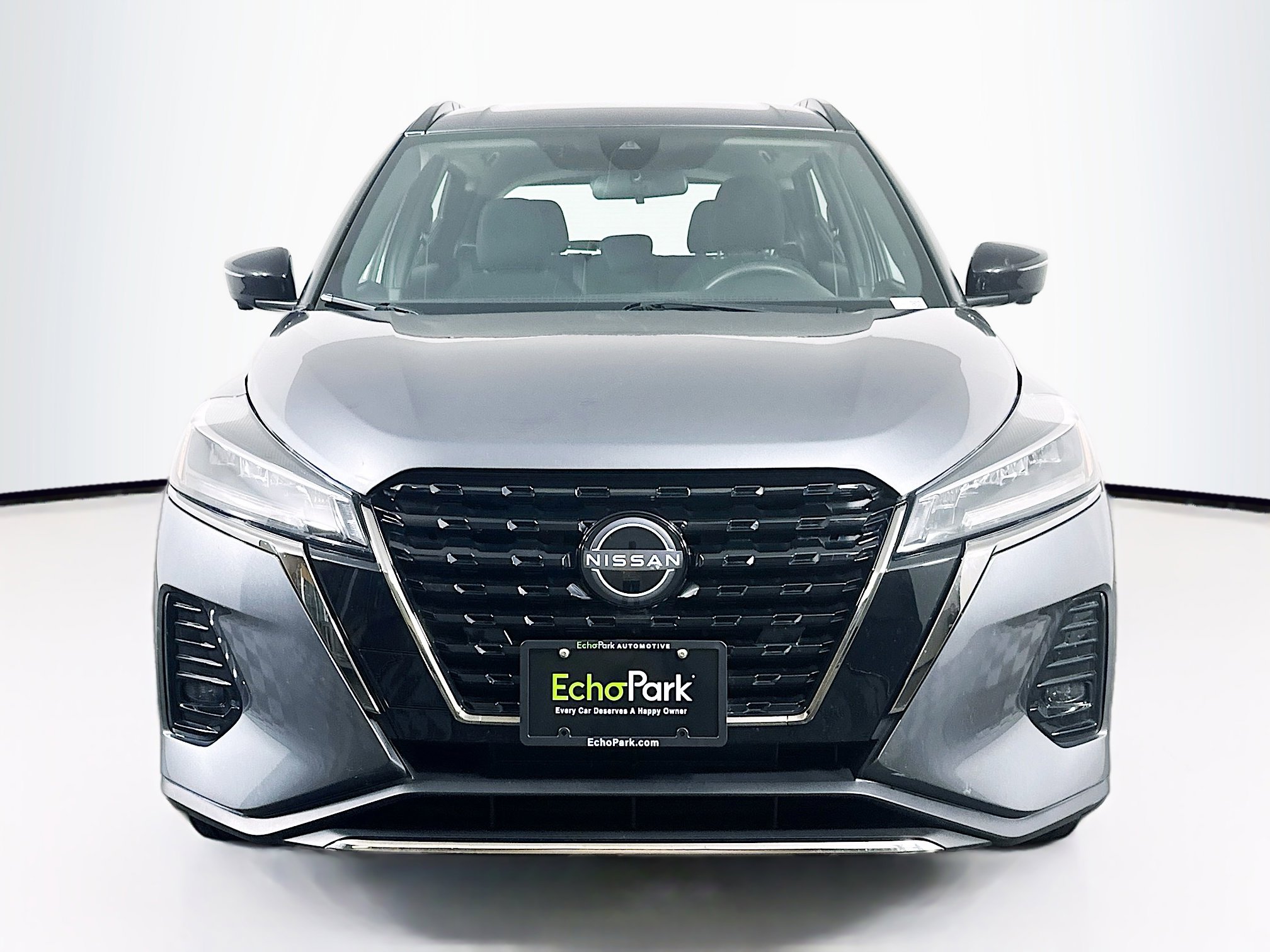 Used 2024 Nissan Kicks SR image 2