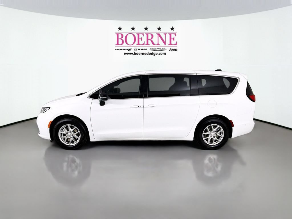 Used 2025 Chrysler Pacifica Select FWD image 4