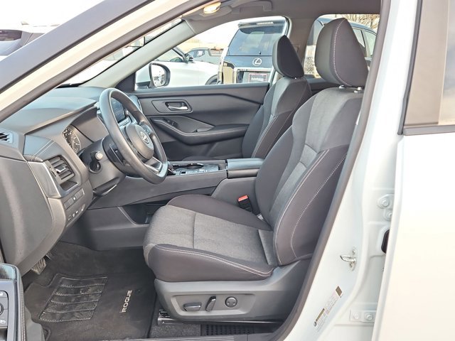 Used 2024 Nissan Rogue SV image 15