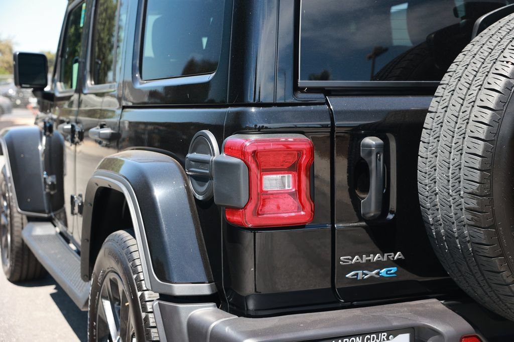 Used 2025 Jeep Wrangler Unlimited Sahara AWD/4WD image 16