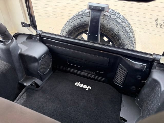 Used 2011 Jeep Wrangler Unlimited Sahara w/ Connectivity Group AWD/4WD image 15