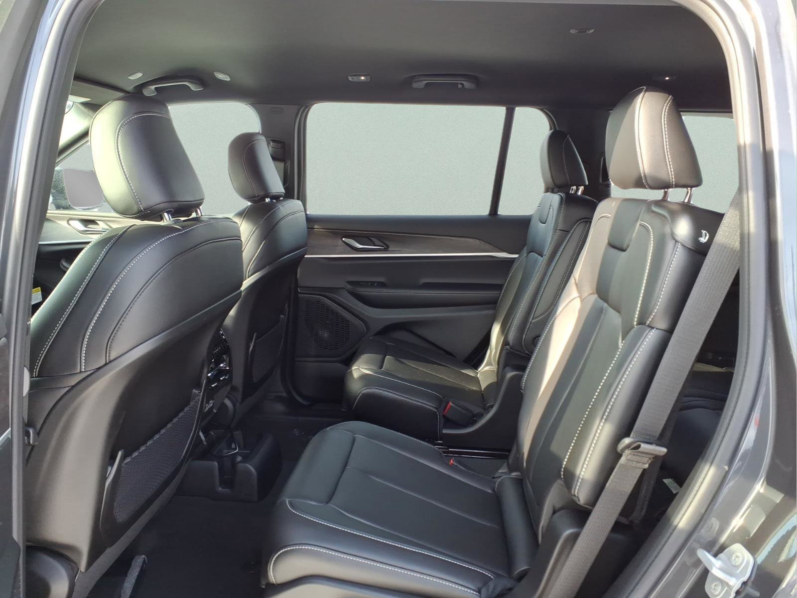 New 2025 Jeep Grand Cherokee L Limited w/ Black Appearance Package image 11