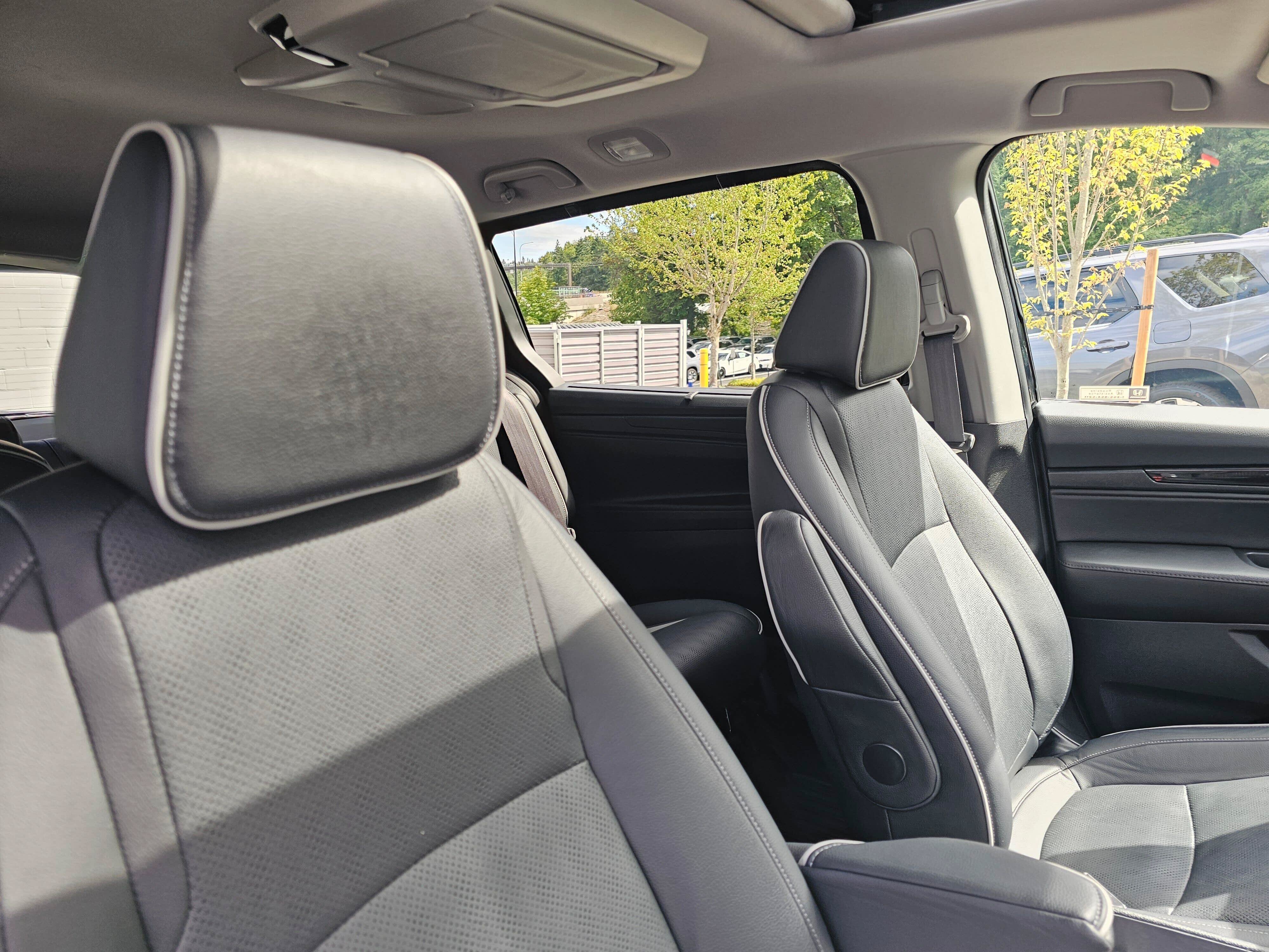 Used 2023 Honda Odyssey Elite image 11