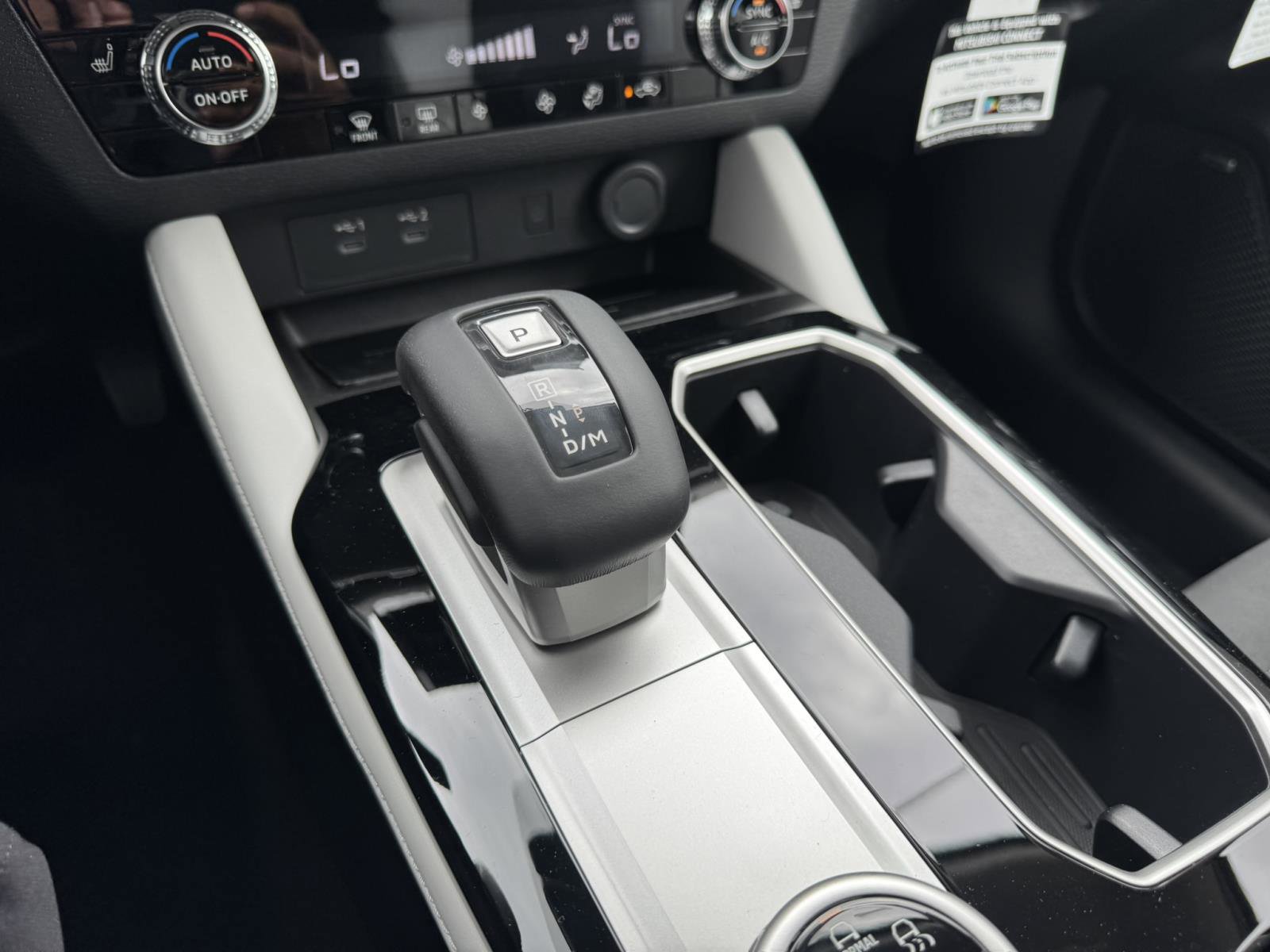 New 2025 Mitsubishi Outlander SE image 22