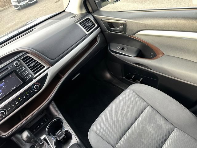 Certified 2019 Toyota Highlander LE AWD/4WD image 23