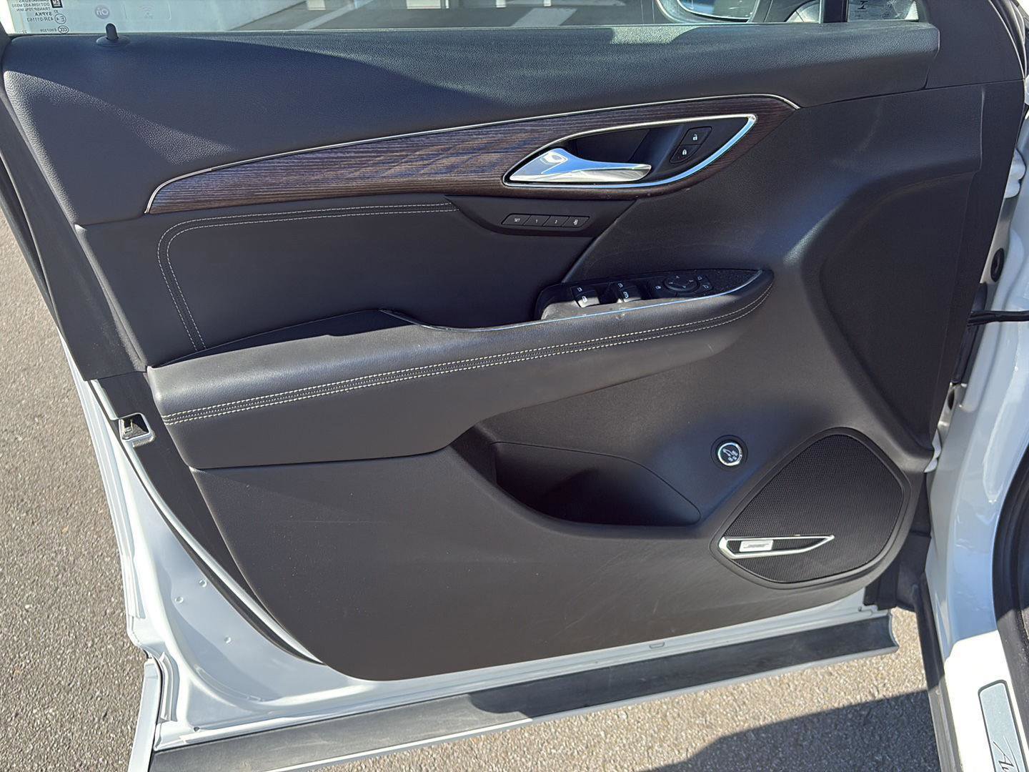 Used 2023 Buick Envision Avenir image 10