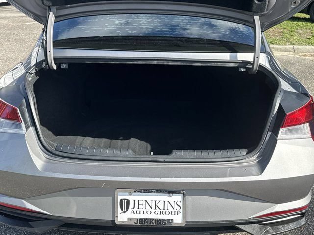 Used 2021 Hyundai Elantra SEL w/ Convenience Package FWD image 11
