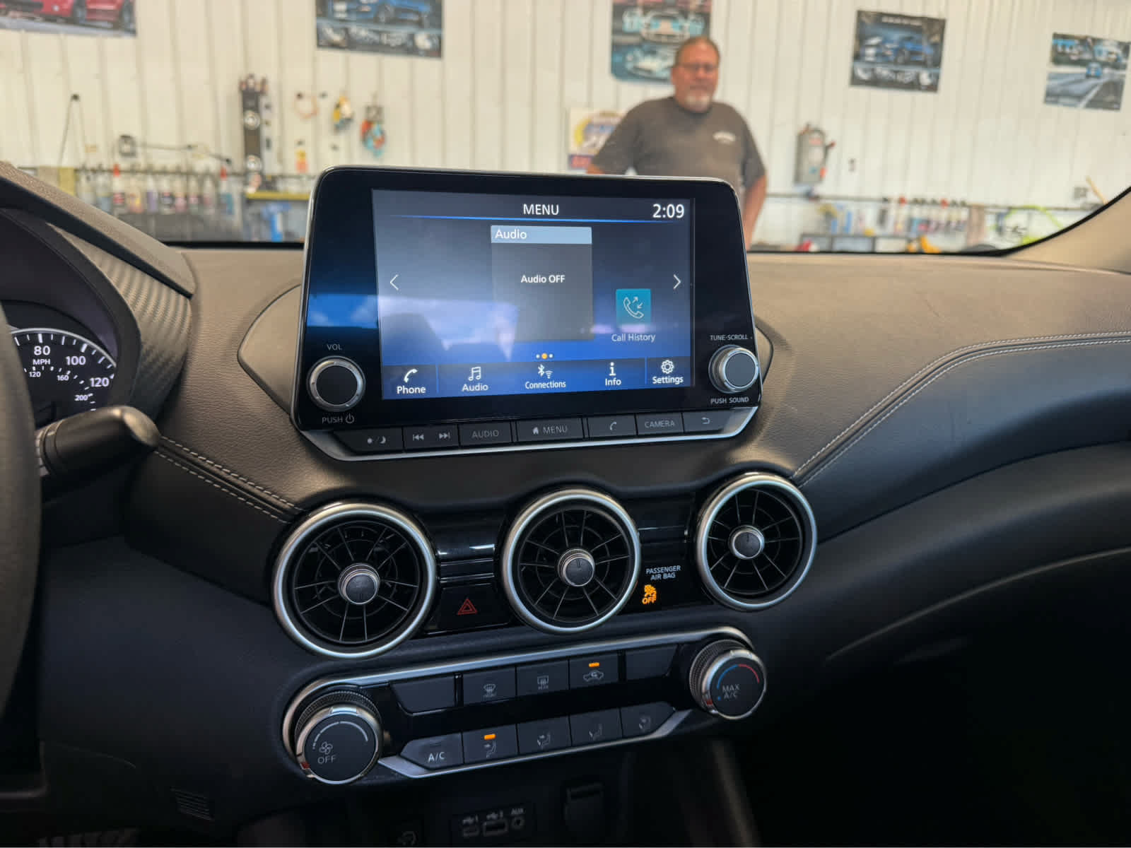 Used 2024 Nissan Sentra SV FWD image 11