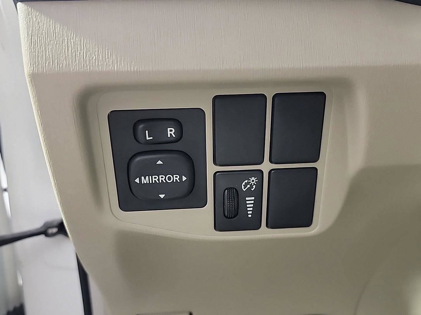 Used 2011 Toyota Prius Two image 32