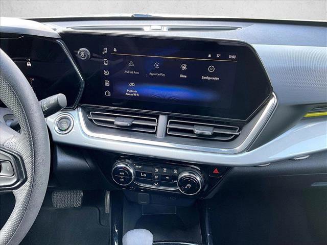 Used 2025 Chevrolet Trax LT FWD image 24