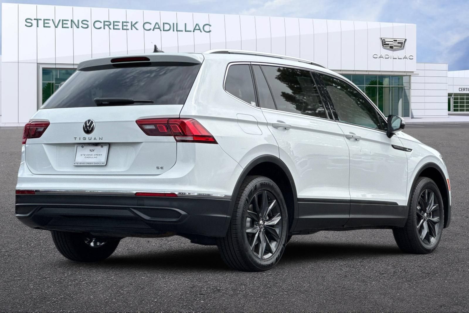 Used 2024 Volkswagen Tiguan Wolfsburg Edition FWD image 3