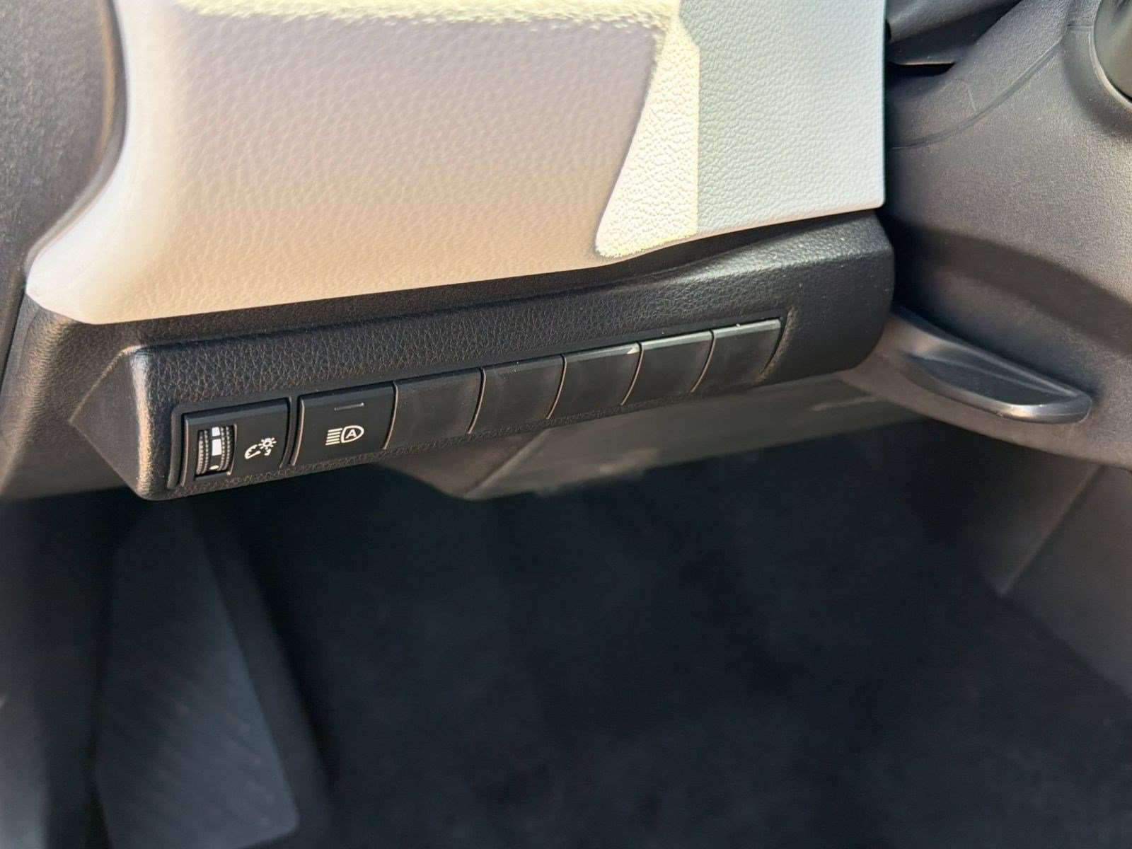 Used 2026 Toyota Corolla SE FWD image 19