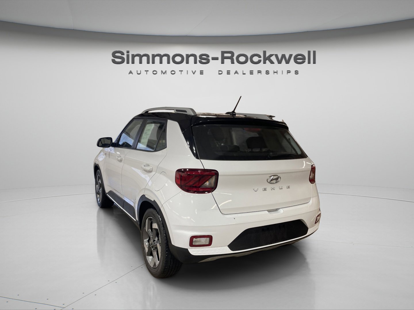 Used 2023 Hyundai Venue Limited w/ Cargo Package image 7