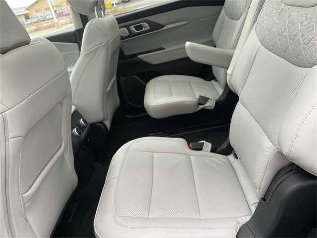 Used 2025 Ford Explorer Platinum w/ LUX Leather Package image 23