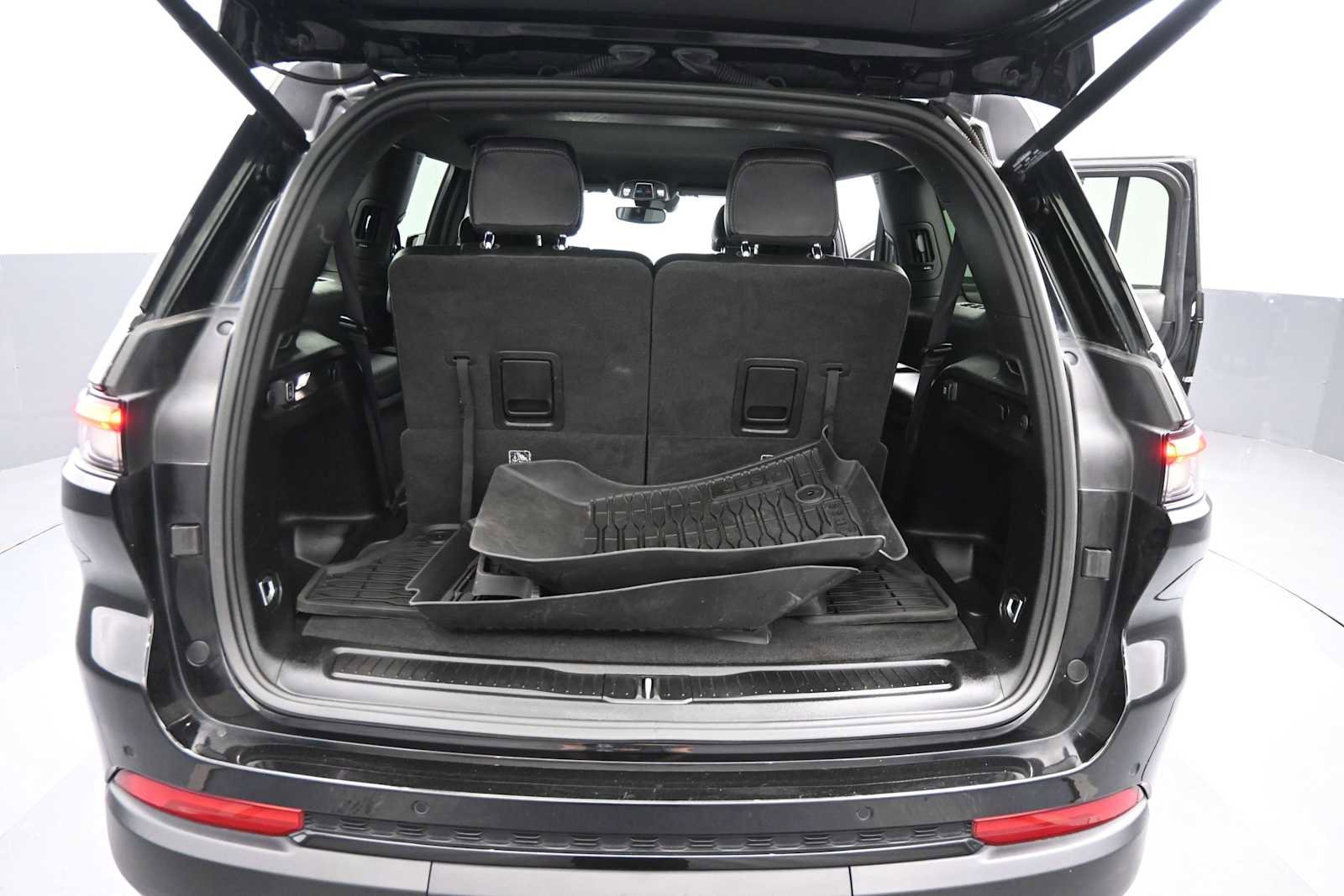Used 2022 Jeep Grand Cherokee L Laredo AWD/4WD image 14