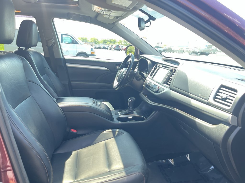 Used 2016 Toyota Highlander XLE FWD image 27