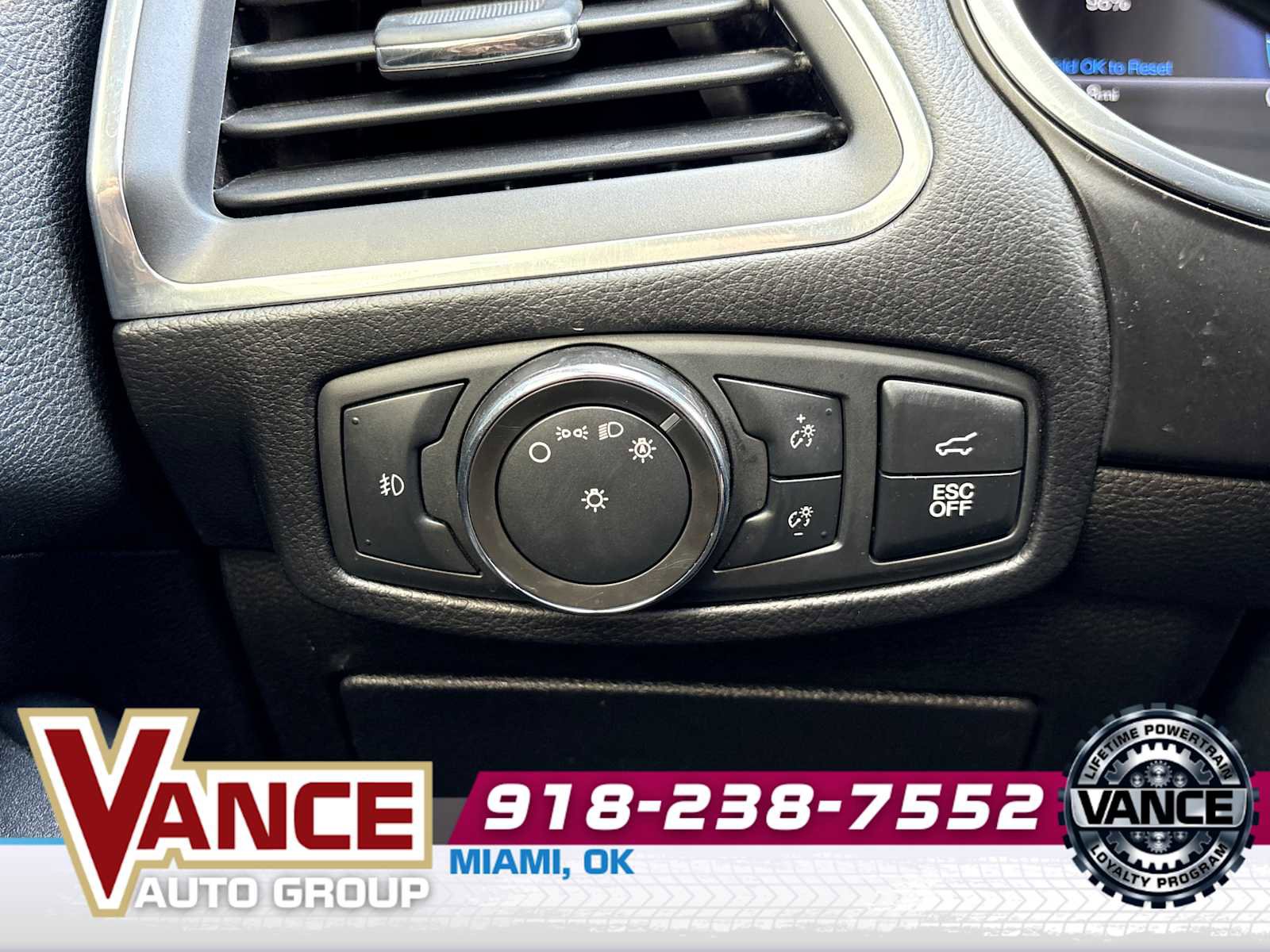 Used 2021 Ford Edge ST image 28