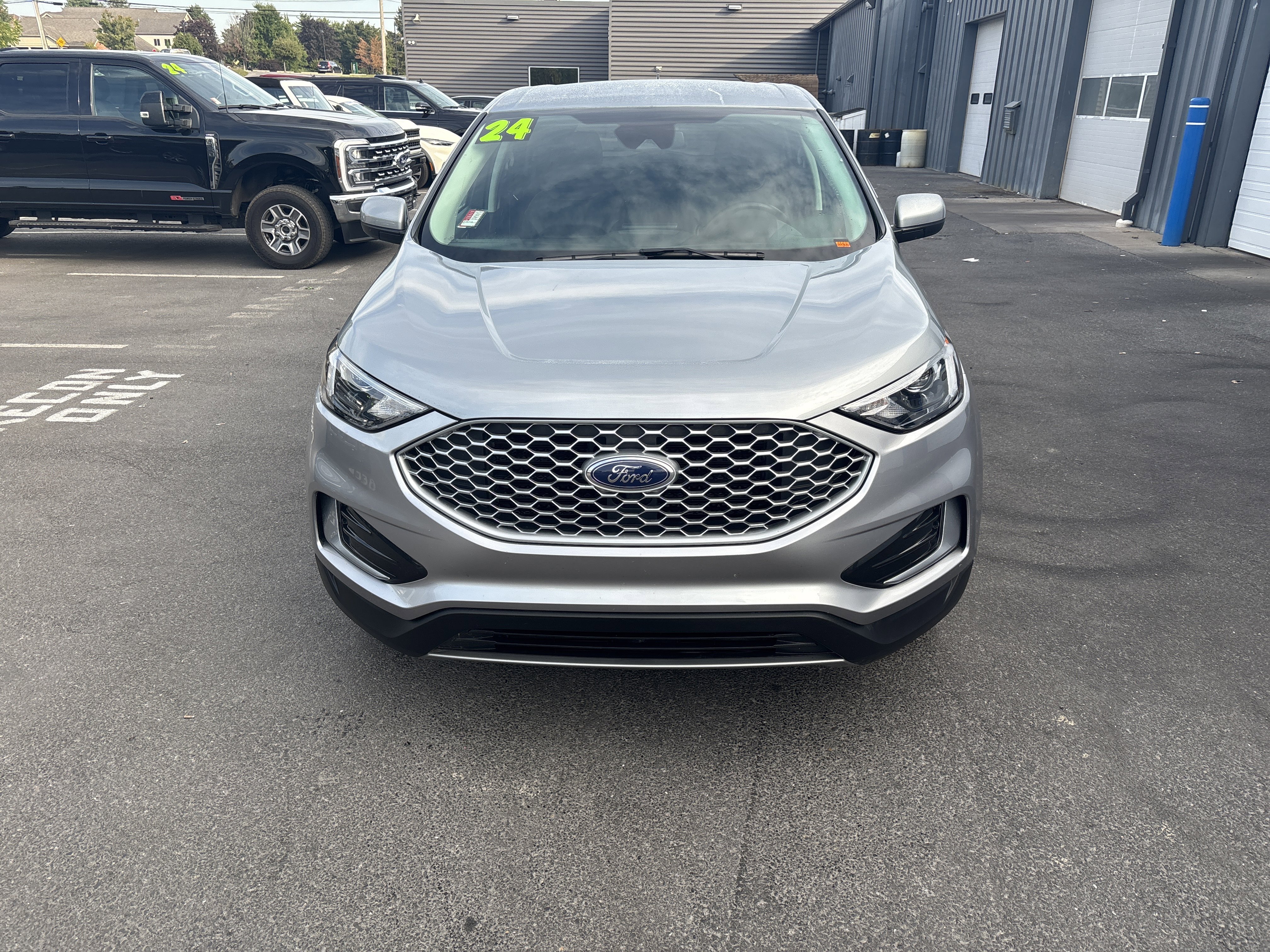 Used 2024 Ford Edge SEL image 9