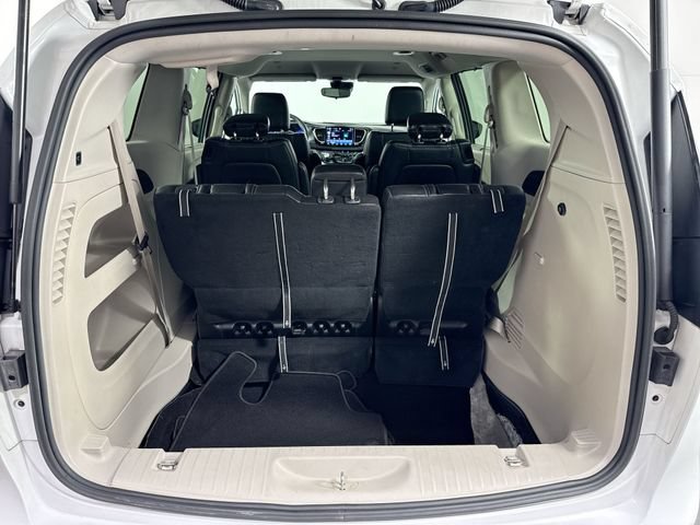 Used 2023 Chrysler Pacifica Touring-L FWD image 33