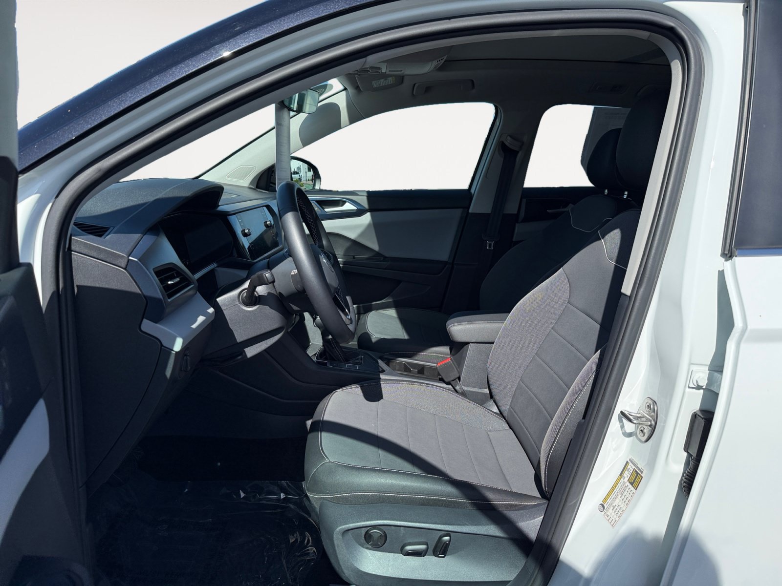Certified 2023 Volkswagen Taos SE FWD image 10