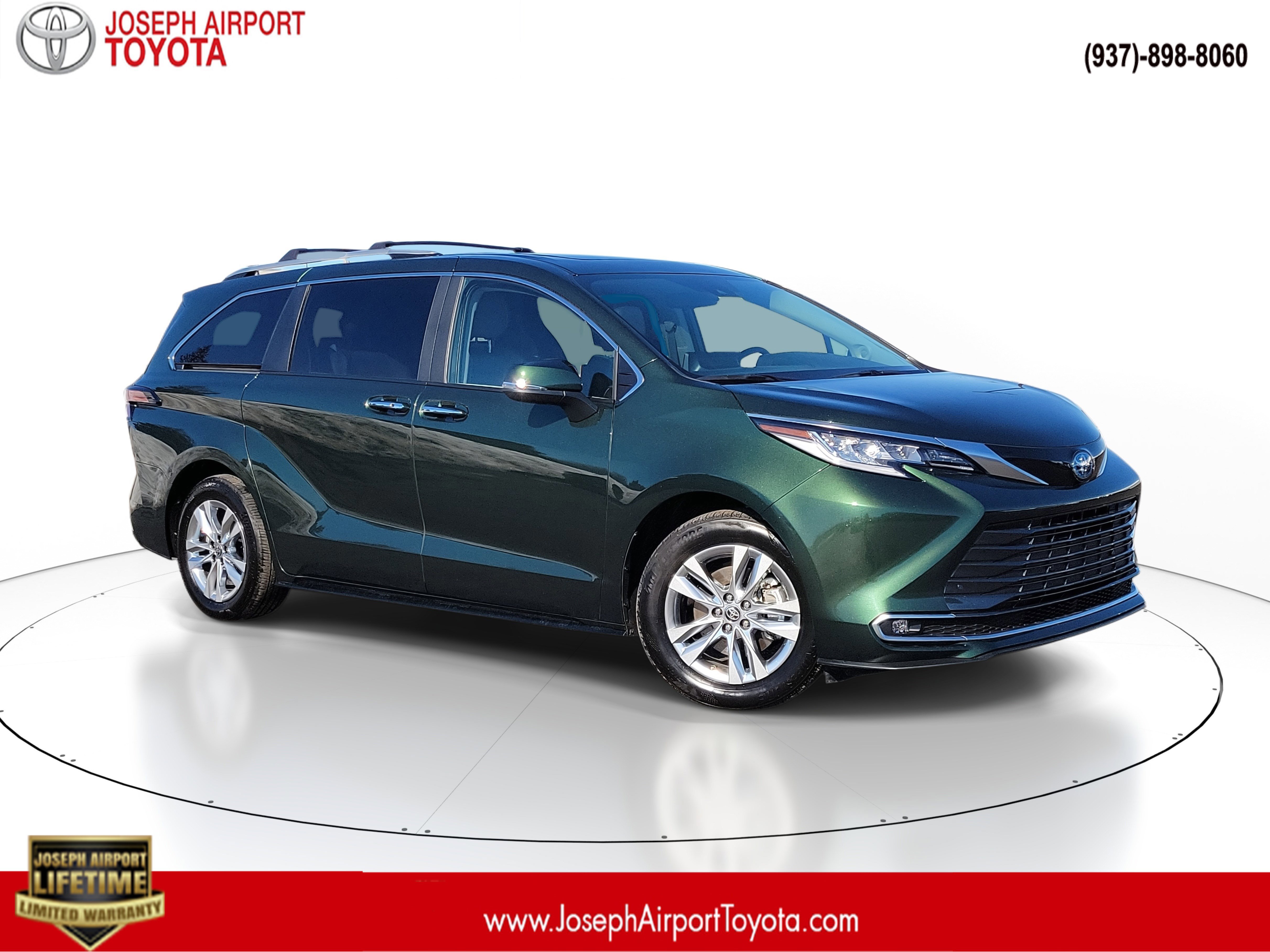 Used 2024 Toyota Sienna Limited image 1