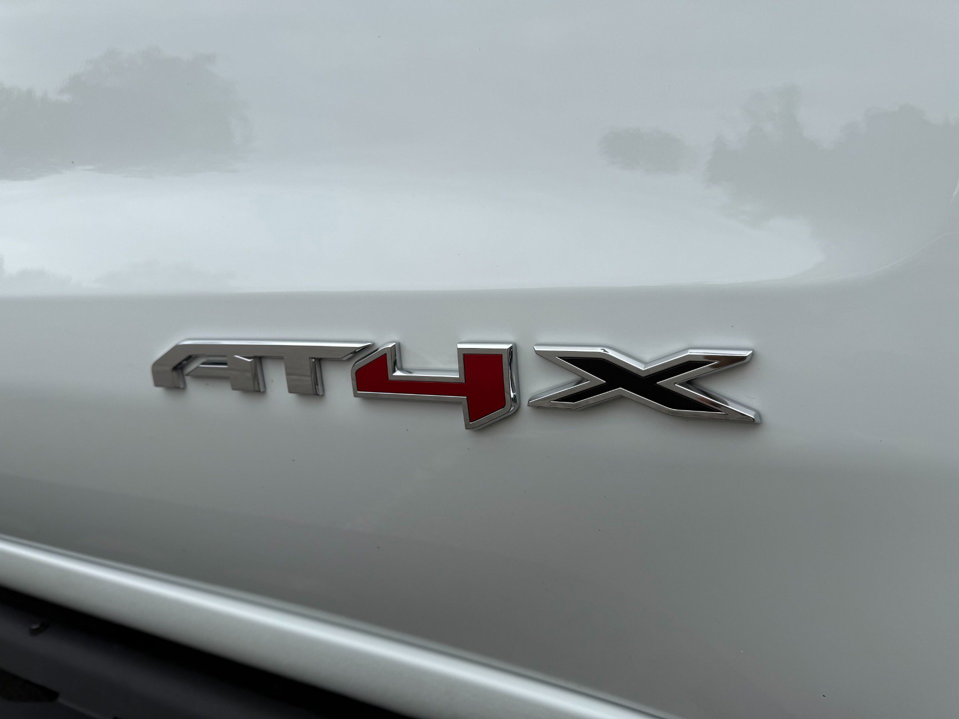 Used 2024 GMC Sierra 1500 AT4X image 13