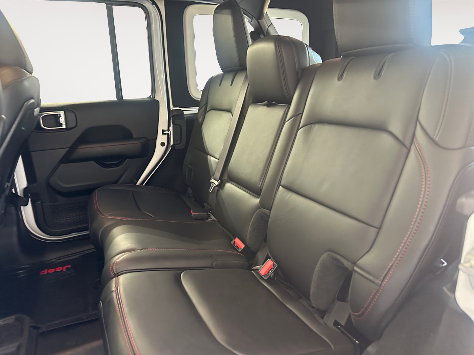 Used 2025 Jeep Wrangler Unlimited Rubicon AWD/4WD image 24