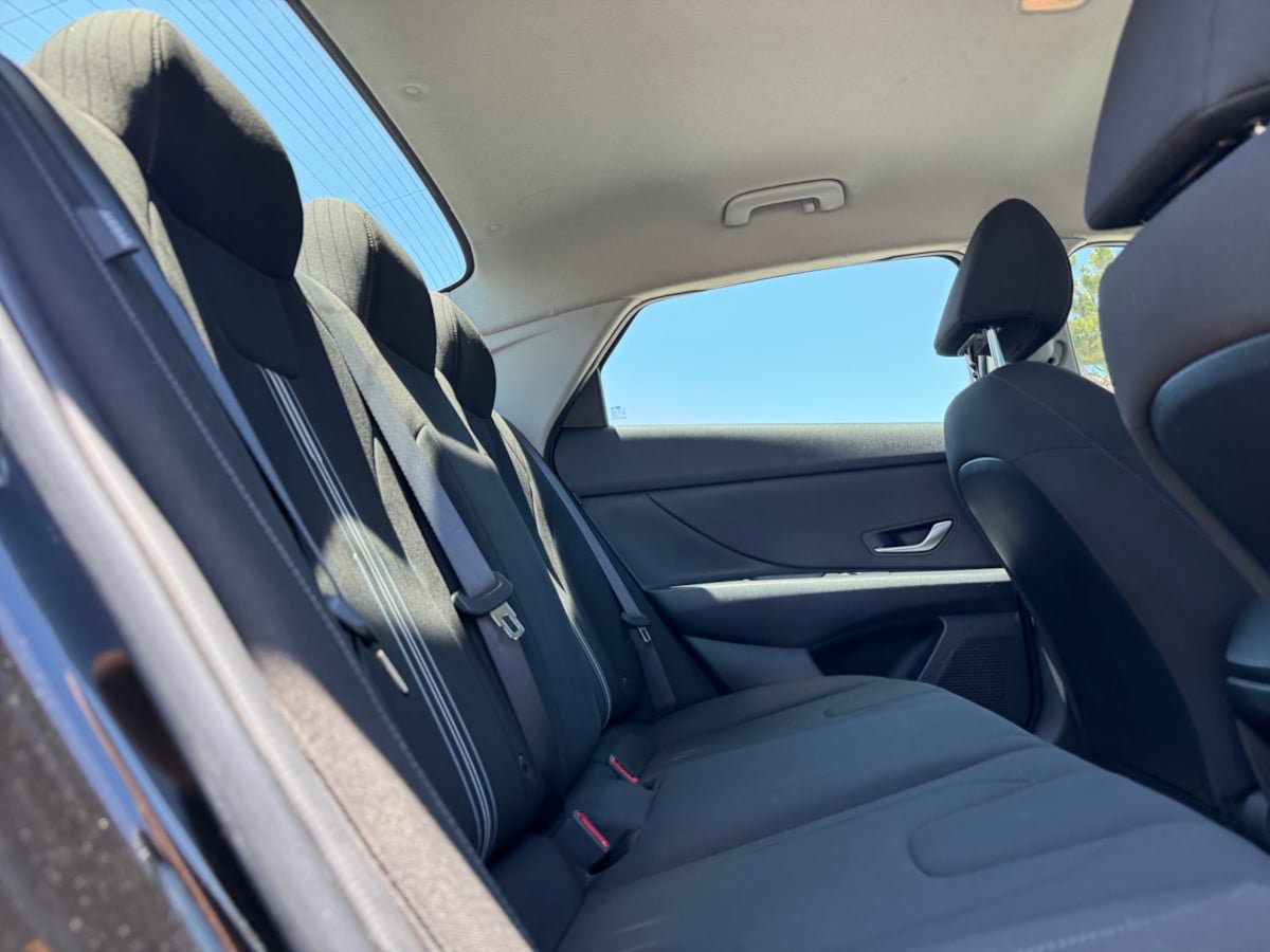 Used 2024 Hyundai Elantra Blue FWD image 18