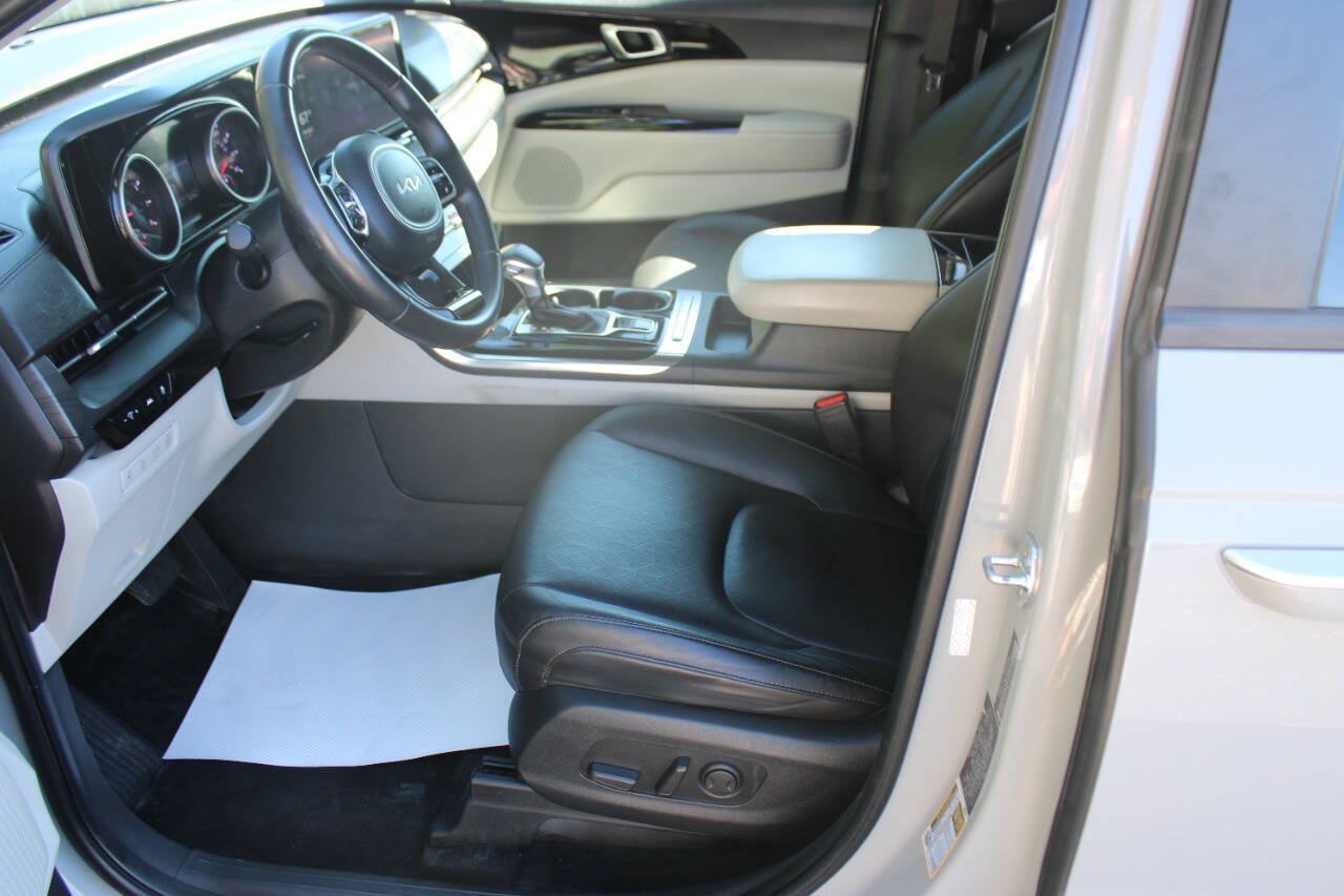 Used 2022 Kia Carnival EX FWD image 7