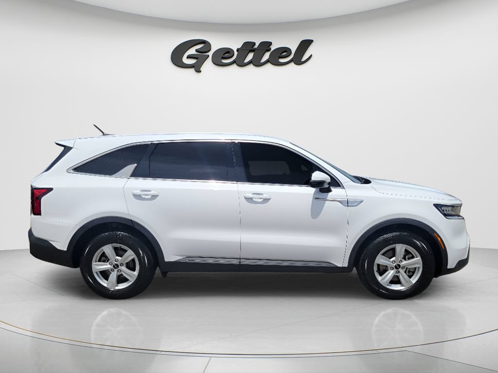 Used 2023 Kia Sorento LX FWD image 4