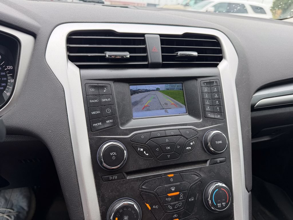 Used 2015 Ford Fusion SE FWD image 20