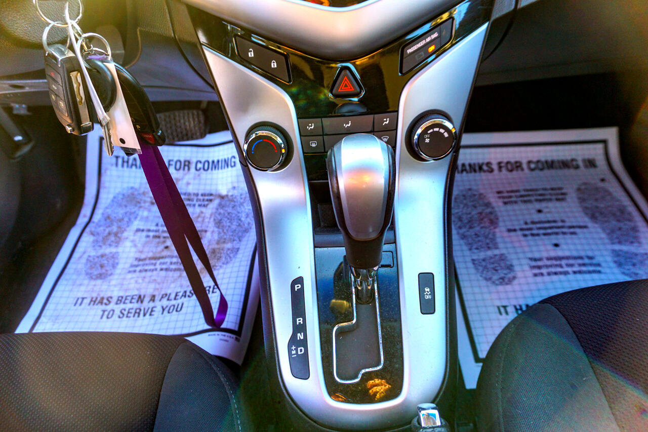 Used 2011 Chevrolet Cruze LT image 13