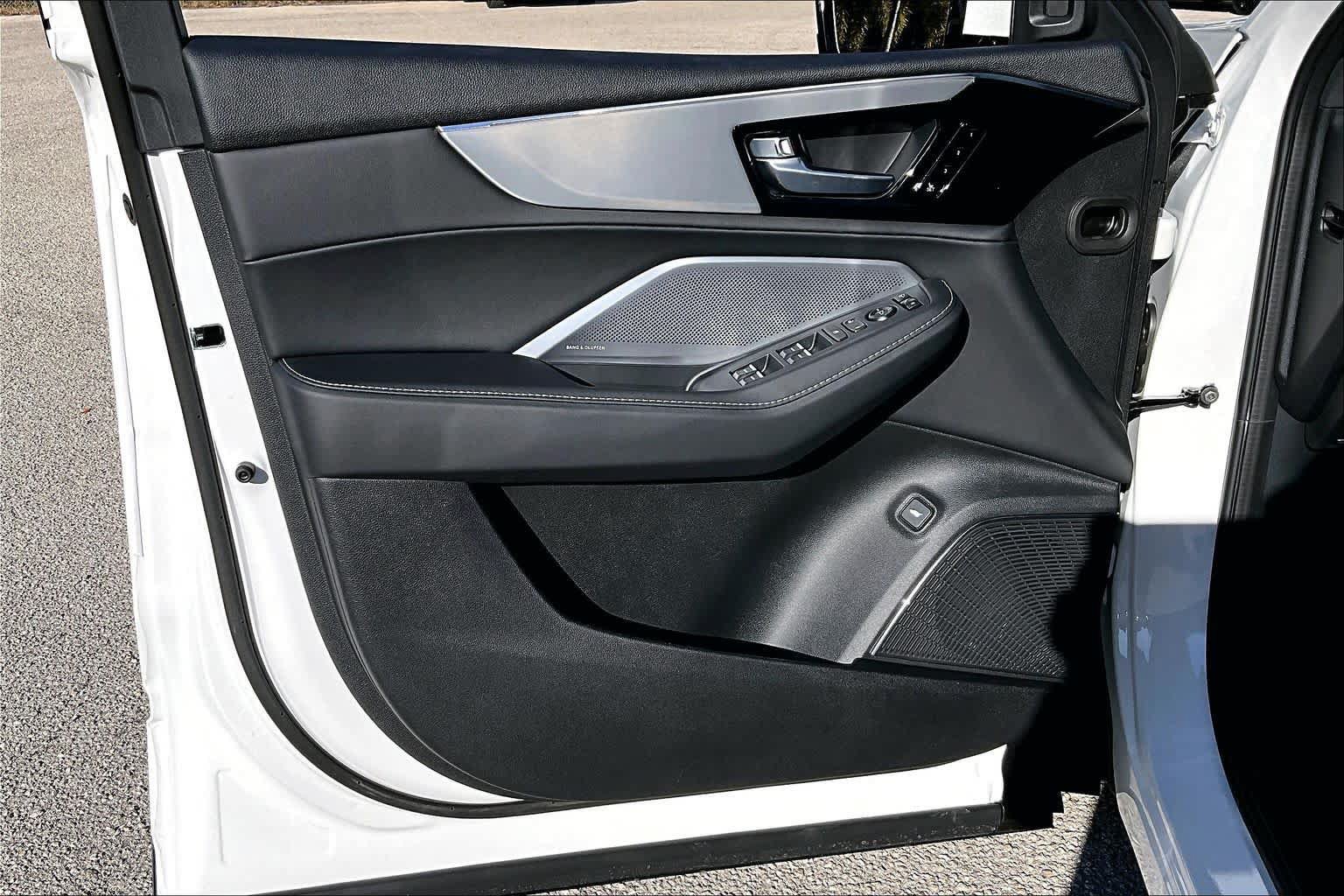 Certified 2026 Acura MDX w/ Technology Package FWD image 10