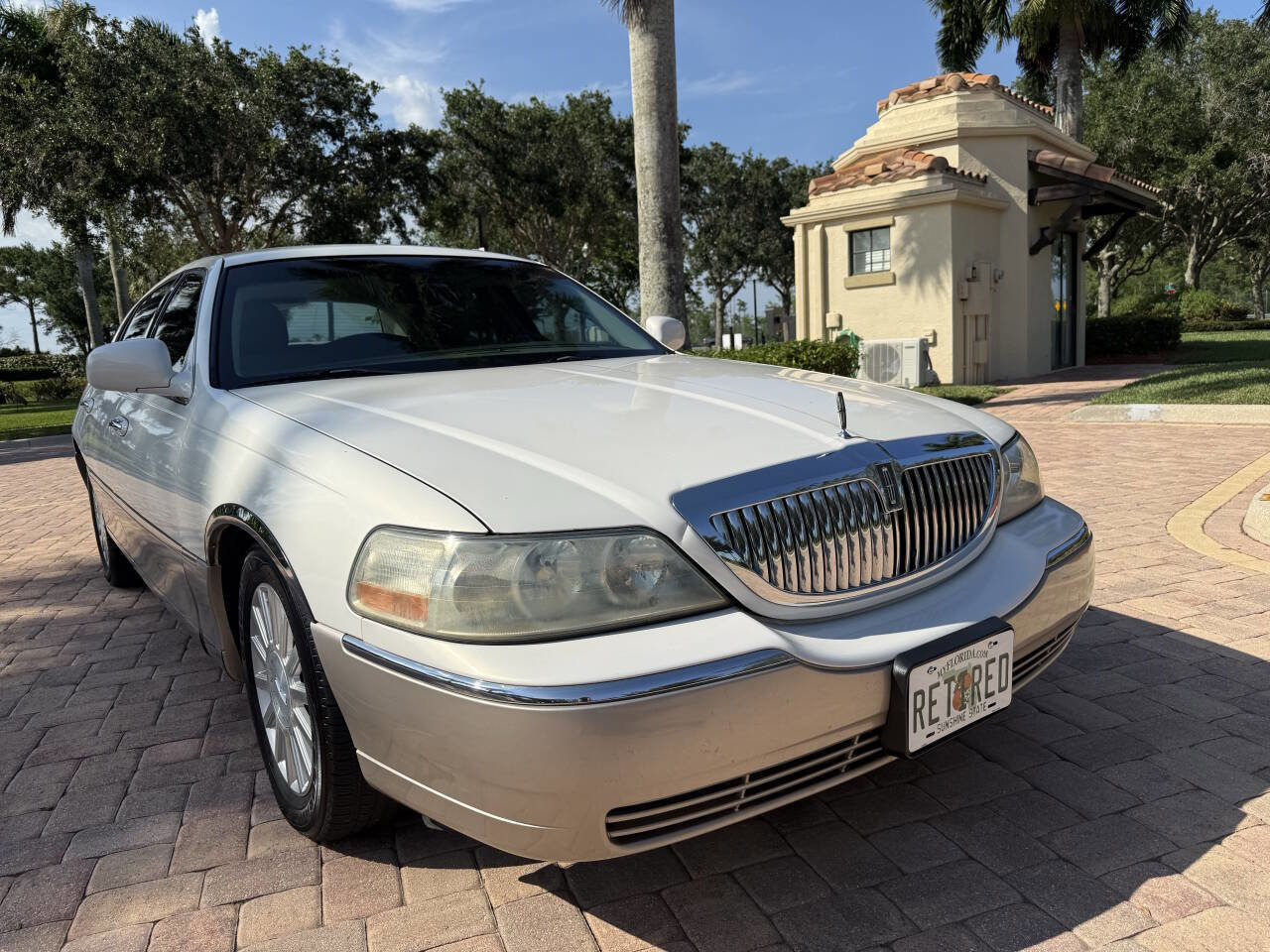 Used 2003 Lincoln Town Car Signature