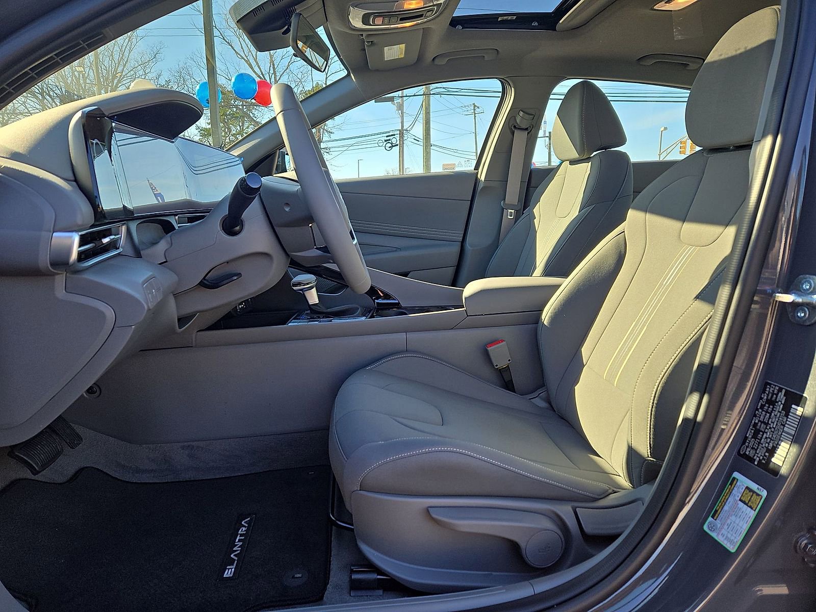 Used 2025 Hyundai Elantra SEL image 17