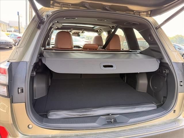 Used 2025 Subaru Forester Touring AWD/4WD image 34