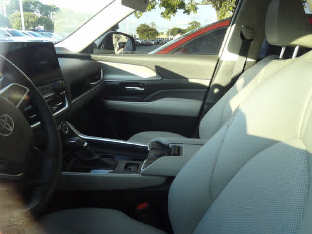 Used 2024 Toyota Grand Highlander AWD image 7