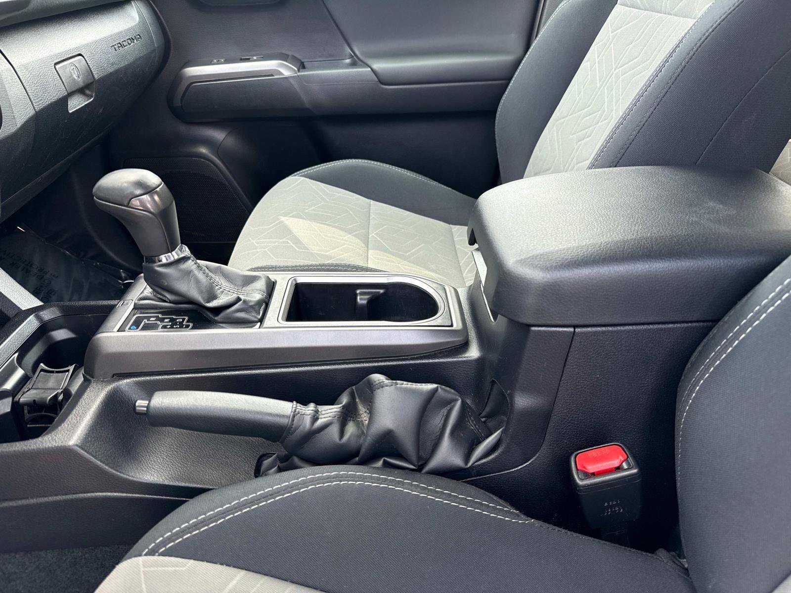 Used 2022 Toyota Tacoma TRD Off-Road image 15