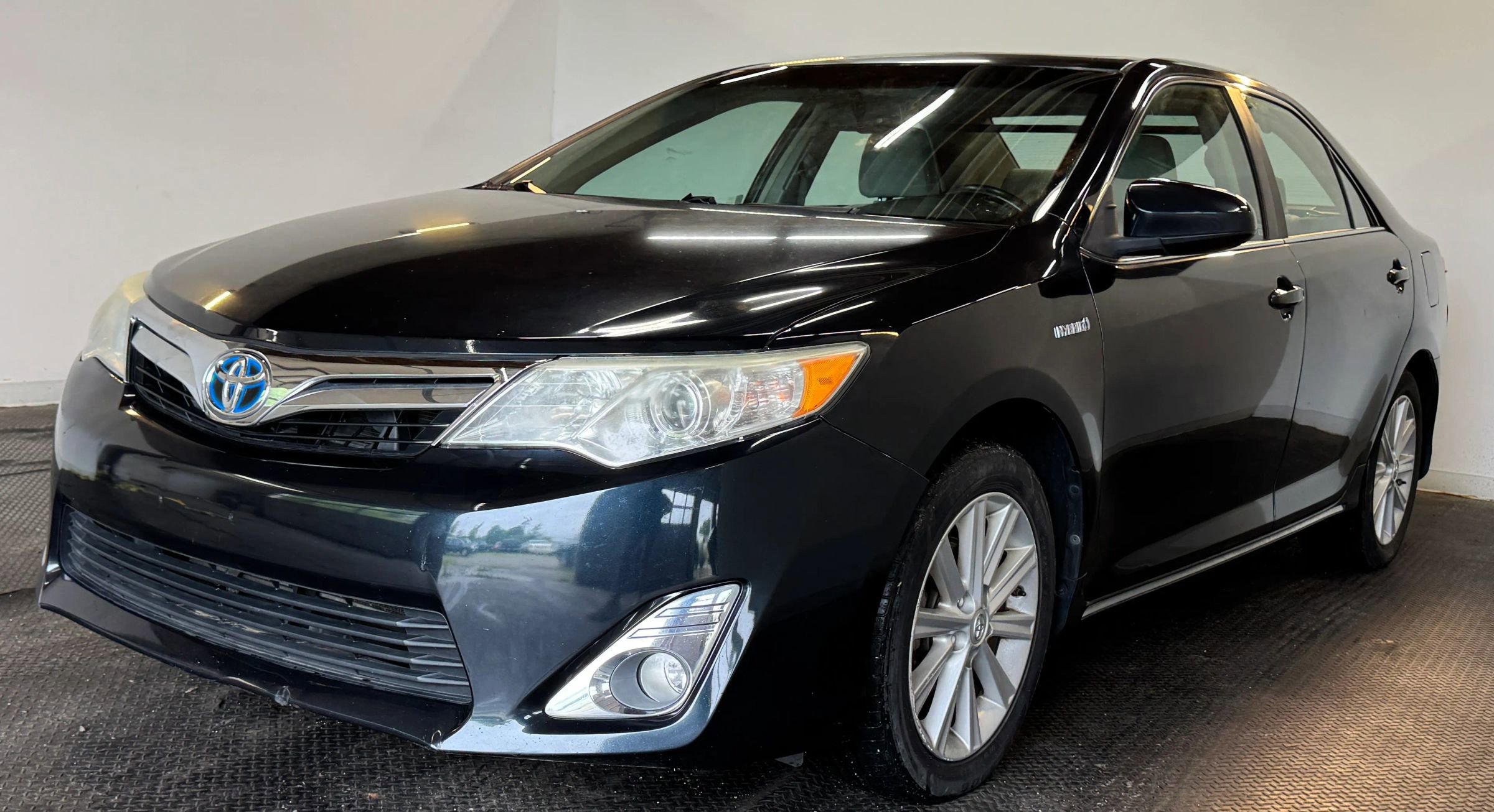 Used 2013 Toyota Camry XLE image 2