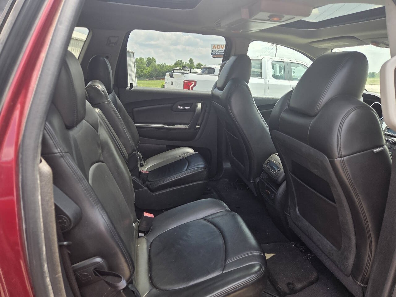 Used 2010 Chevrolet Traverse LT w/ Personal Connectivity Package FWD image 11