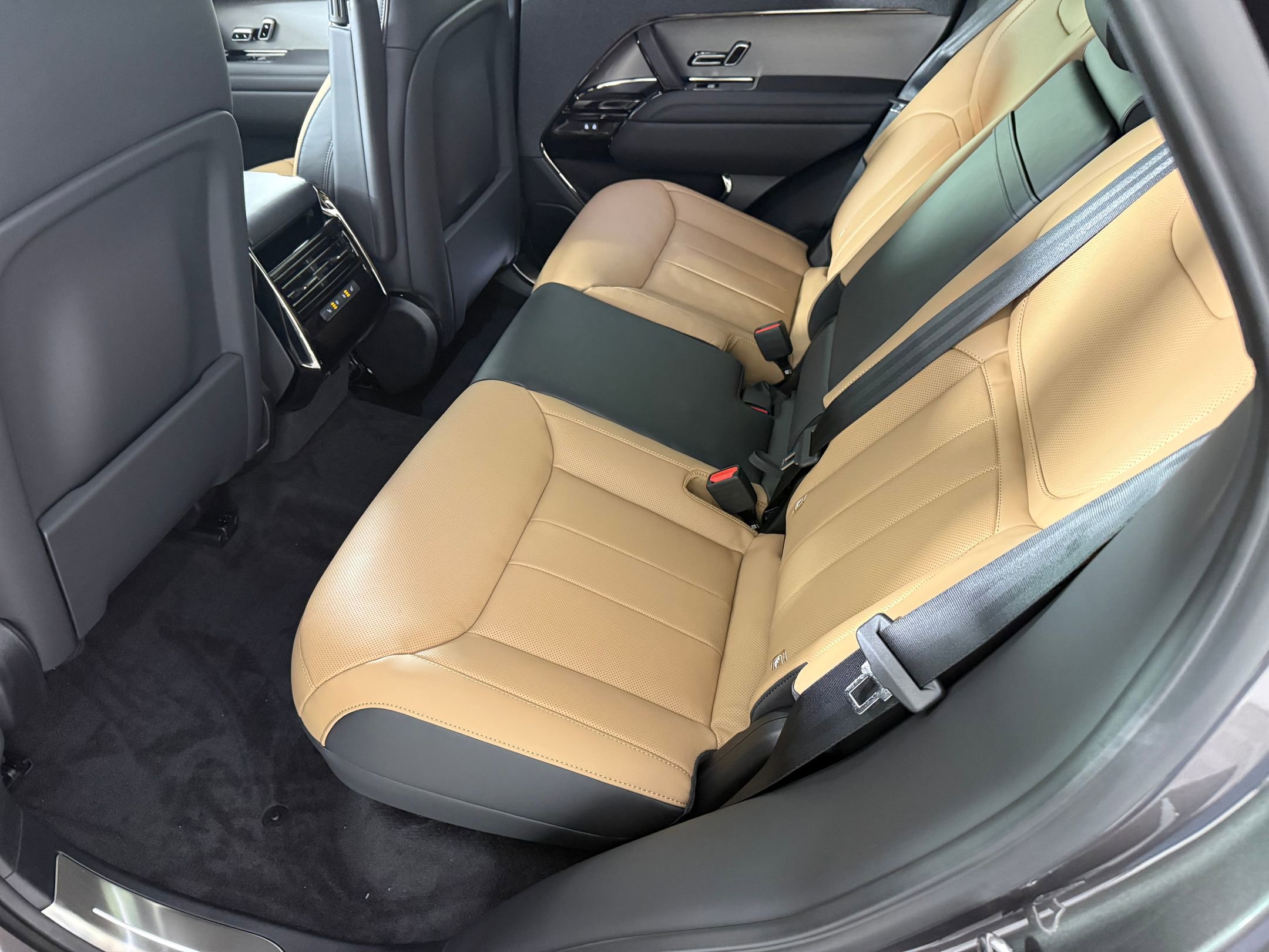 New 2026 Land Rover Range Rover Sport Dynamic SE AWD/4WD image 12