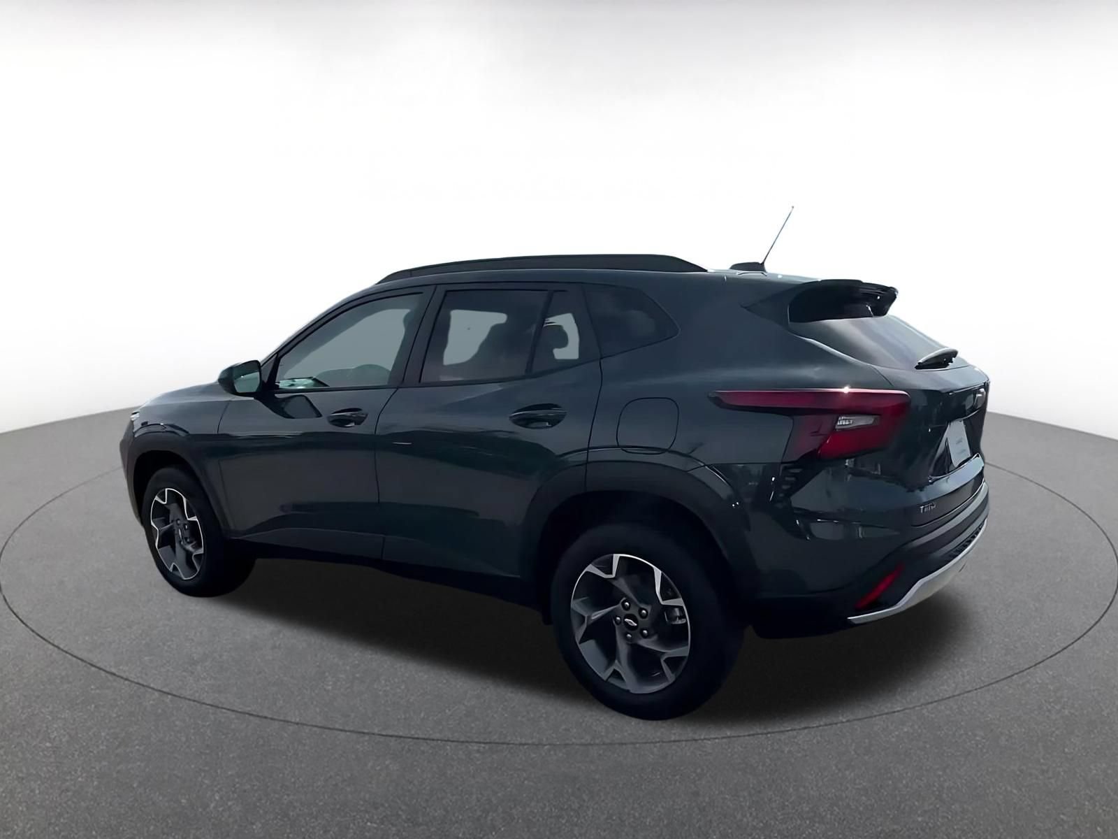 Used 2025 Chevrolet Trax LT w/ LT Convenience Package FWD image 10