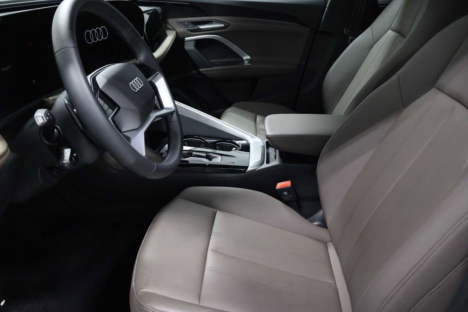 Certified 2025 Audi Q5 Premium w/ Convenience Package AWD/4WD image 5