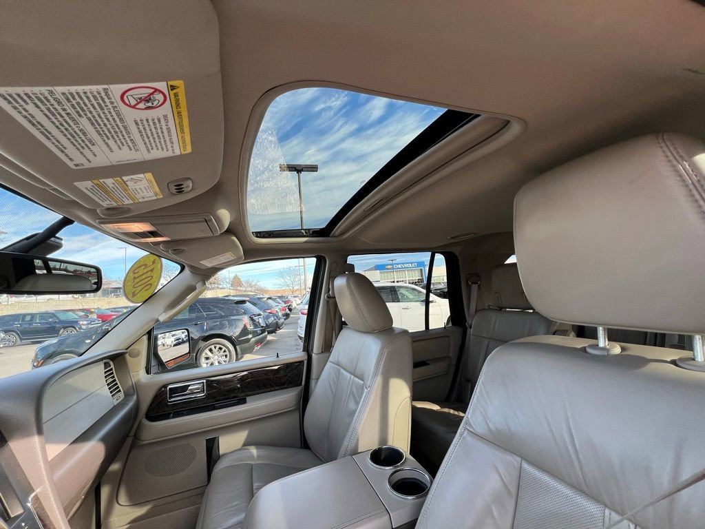 Used 2015 Lincoln Navigator 4WD image 18