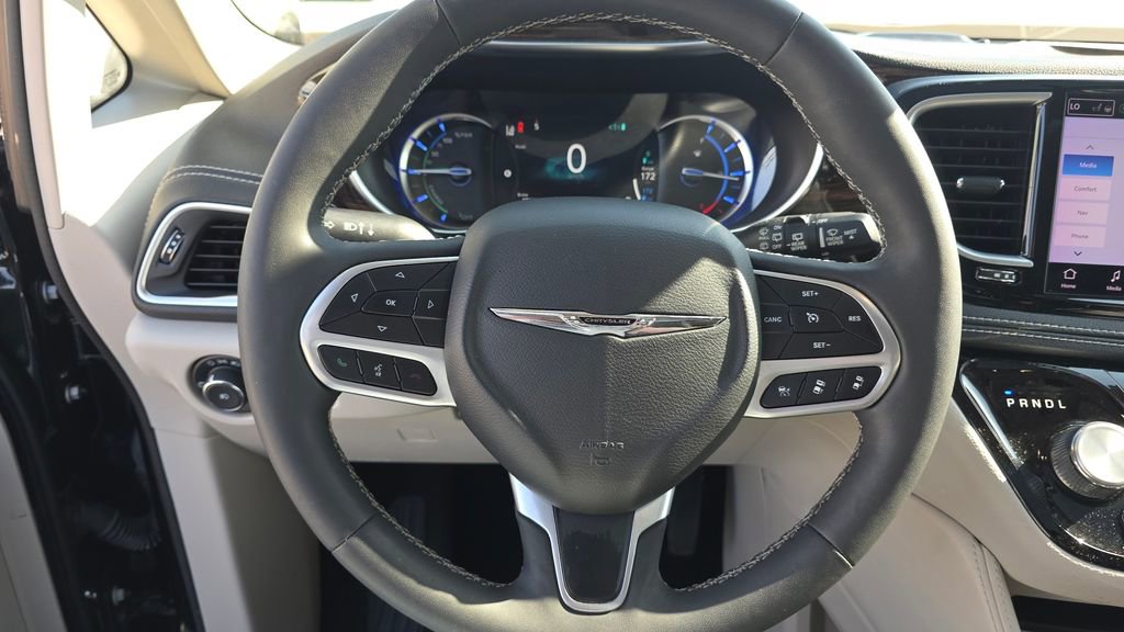 Used 2022 Chrysler Pacifica Limited image 14