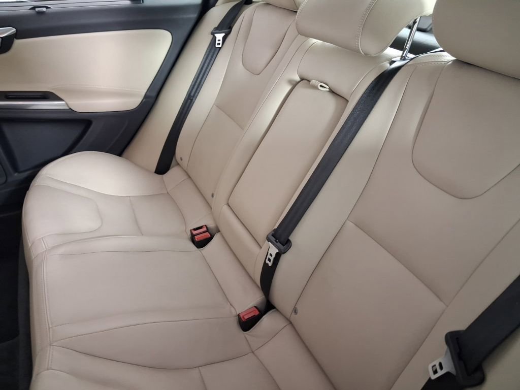 Used 2018 Volvo S60 T5 Inscription Platinum FWD image 12