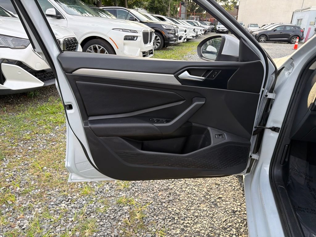 Used 2019 Volkswagen Jetta SE FWD image 32