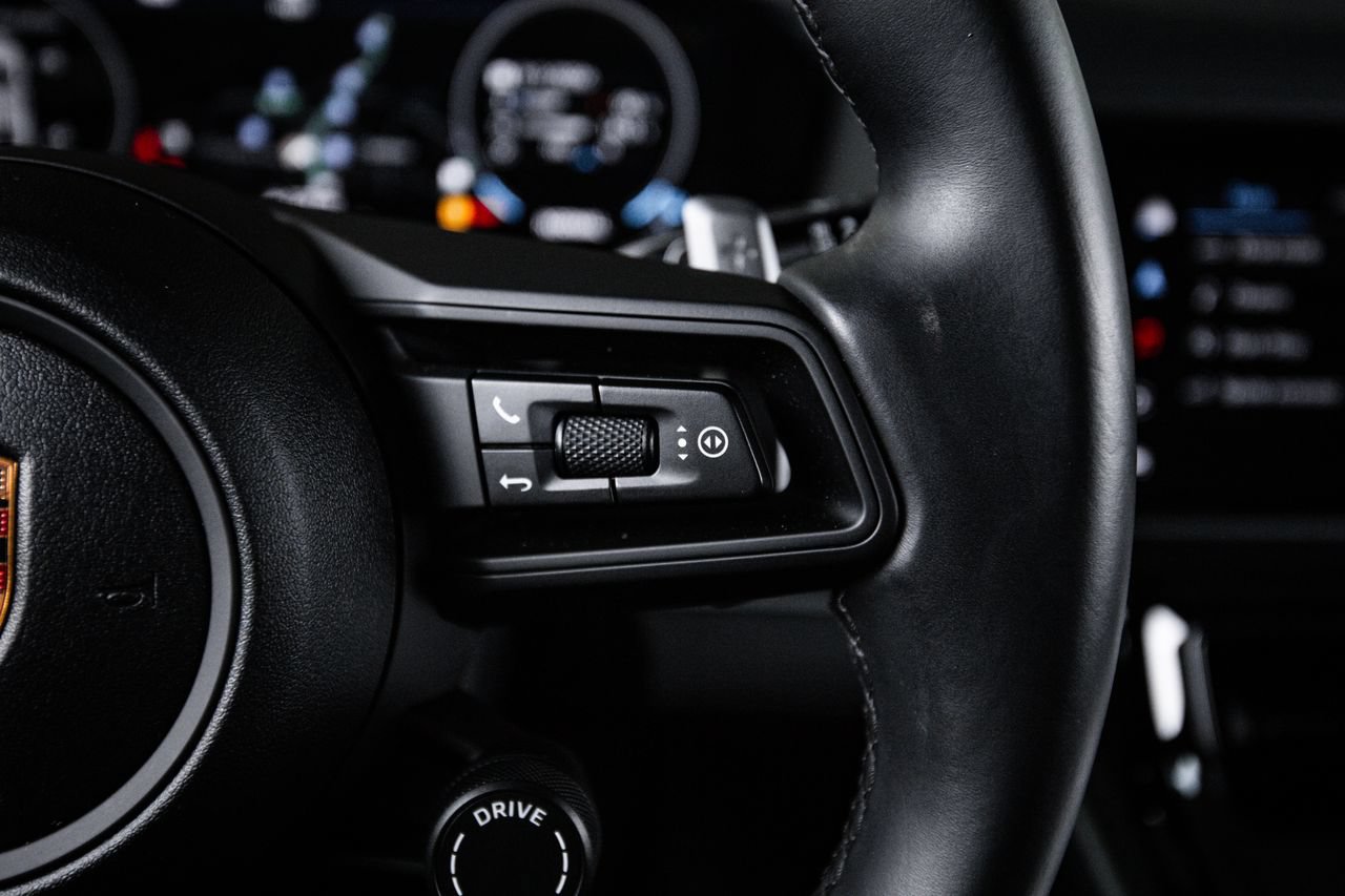 Certified 2025 Porsche Panamera image 16